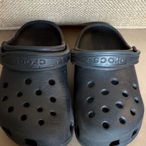 6/$20 CROCS - Kids Black Slip-On Clog Shoes Size 11